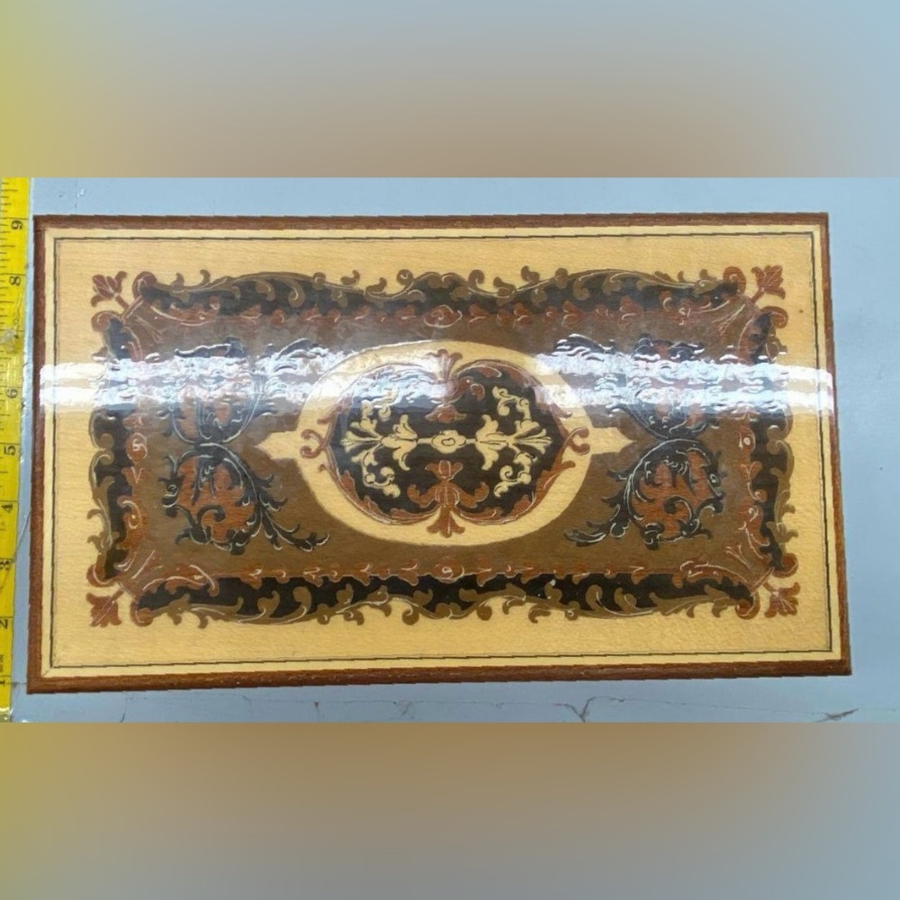 Reuge wooden made in Italy musical Jewelry Box with dancing ballerina and keys. - Picture 3 of 5